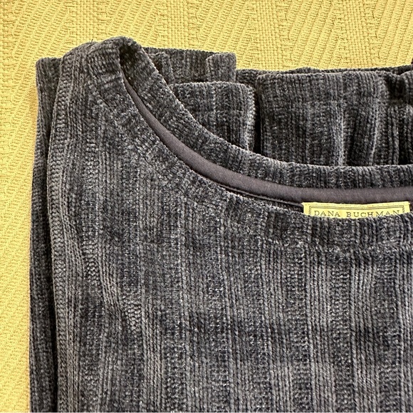 Dana Buchman size XL navy chenille top, scoop neck, polyester, casual - Picture 10 of 11